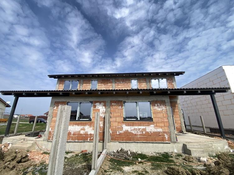 Duplex cu 4 camere cu Canalizare în Săcălaz