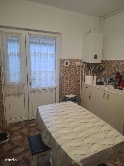 Casă cu 4 camere în Fundeni