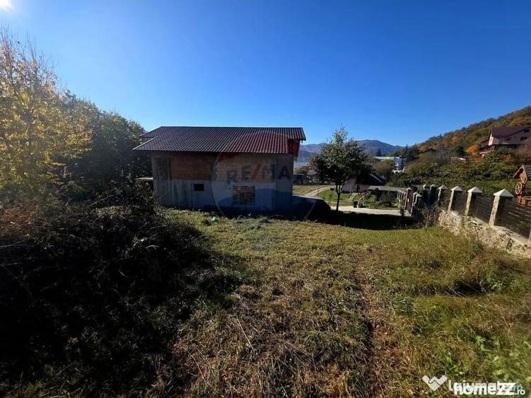 Casă cu 5 camere cu Teren 2700 Mp în Alexandru cel Bun