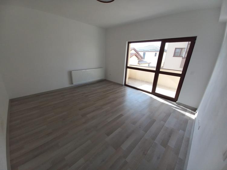 Apartament cu 3 camere decomandat în Sânpetru