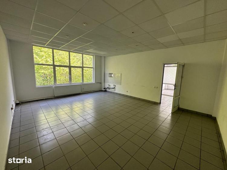 Spațiu comercial, de 1,300 mp, în Central