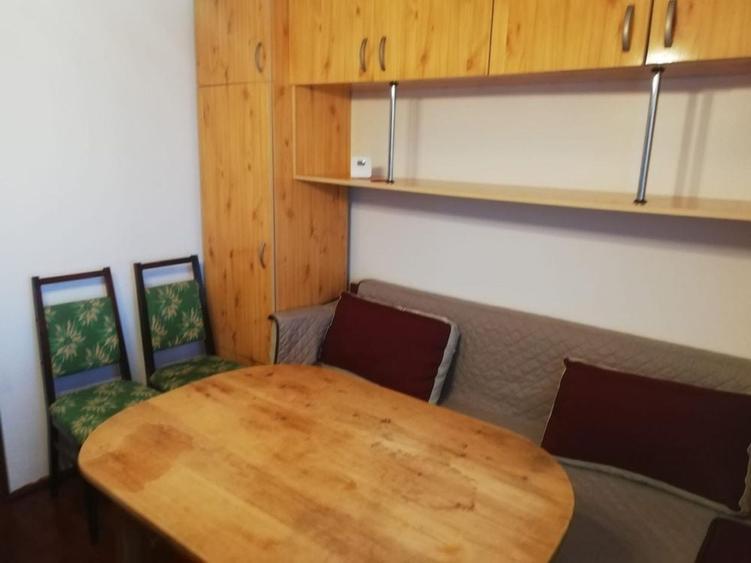 Apartament cu 3 camere decomandat în Gura Văii