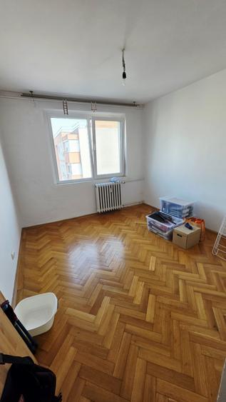 Apartament cu 2 camere decomandat în Teiul Doamnei