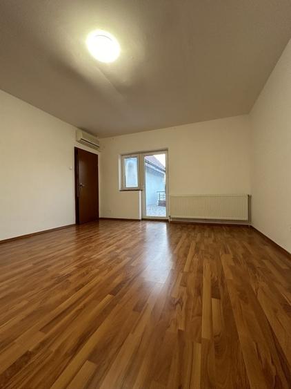 Casă cu 5 camere cu Teren 400 Mp în Central