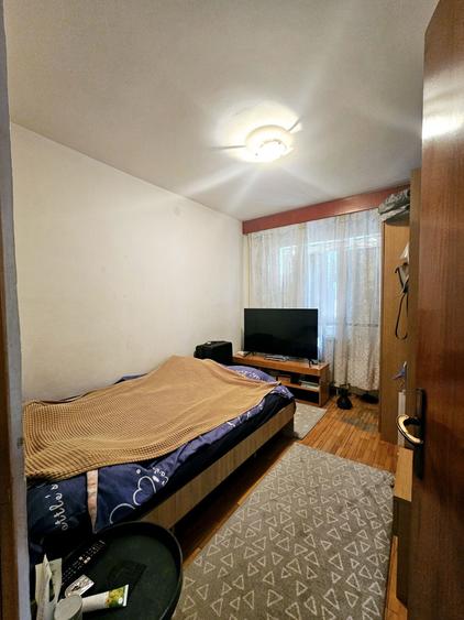 Casă cu 4 camere în Runcu