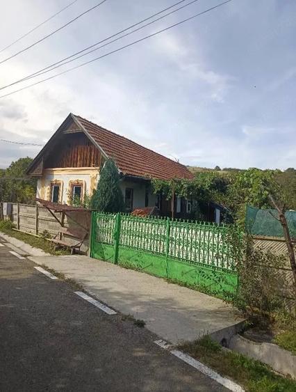 Casă cu 2 camere cu Teren 2000 Mp în Dumbrava (Unirea)