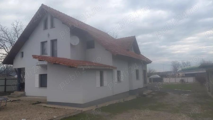 Casă cu 5 camere cu Teren 3000 Mp în Colonești