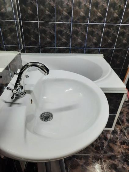 Garsonieră decomandată în Titan