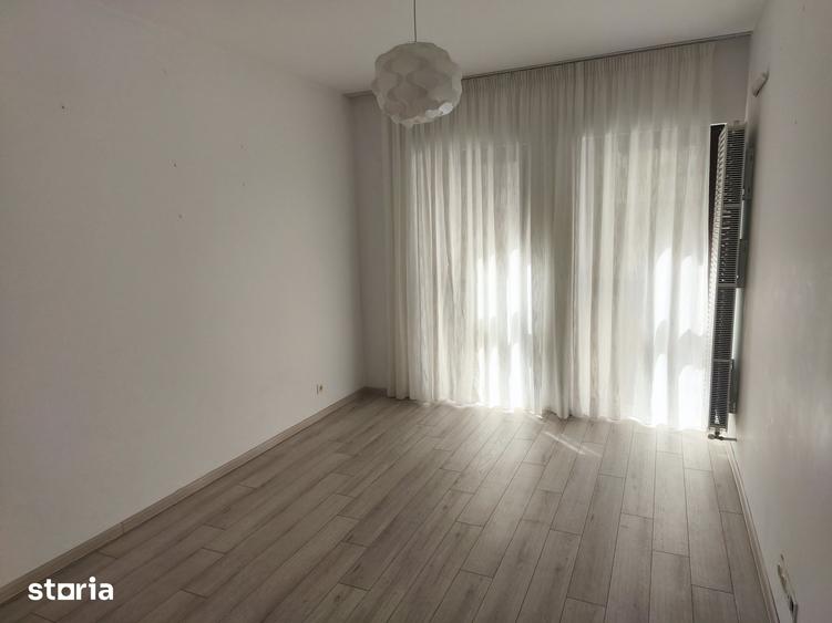 Apartament cu 4 camere în Drumul Taberei
