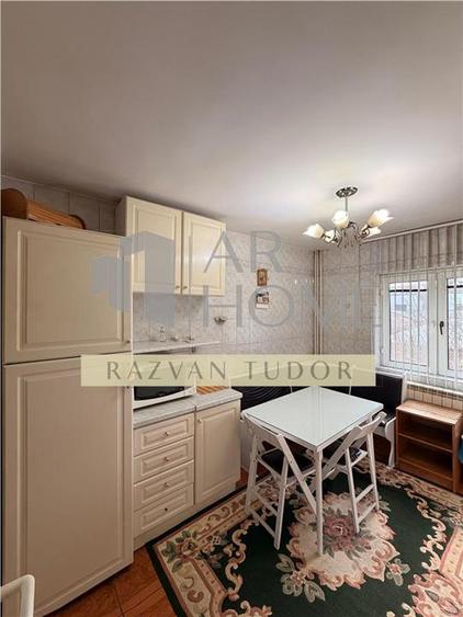 Apartament cu 3 camere decomandat, mobilat în Cioceanu