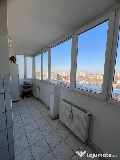 Apartament cu 3 camere decomandat în Astra