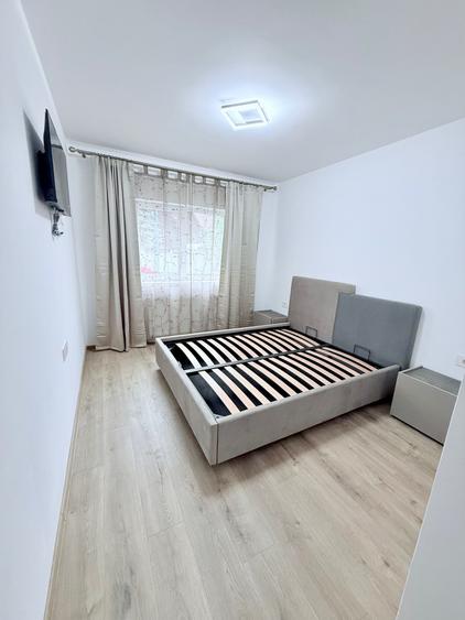 Apartament cu 2 camere decomandat în Tractorul