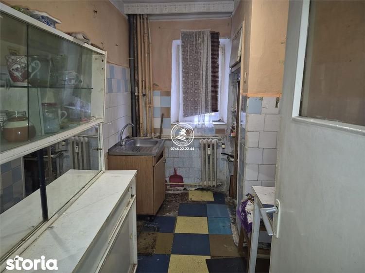 Apartament cu 3 camere semidecomandat în Dacia