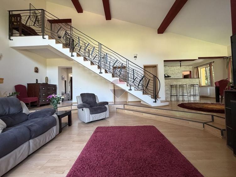 Casă individuală cu 8 camere cu Teren 1947 Mp în Corbeanca