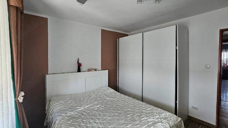 Apartament cu 3 camere decomandat, mobilat în Central