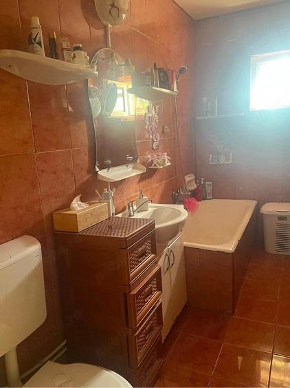 Apartament cu 4 camere nedecomandat în Crihala