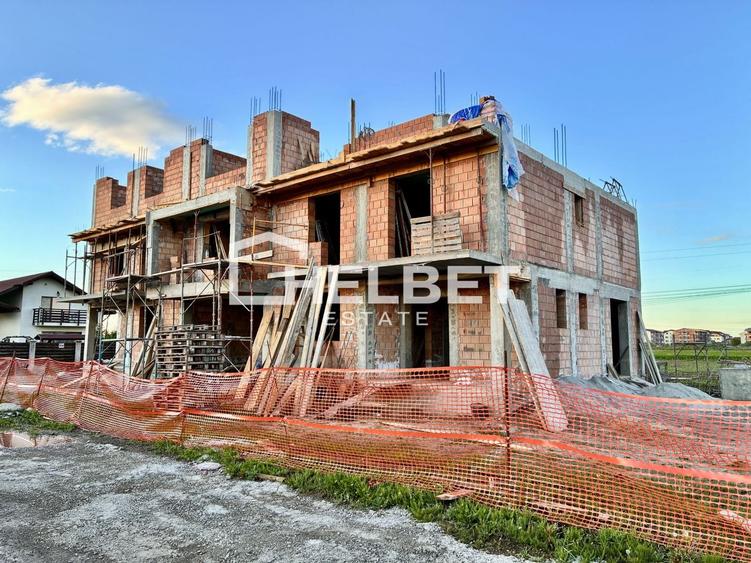 Duplex cu 4 camere cu Canalizare în Sânpetru