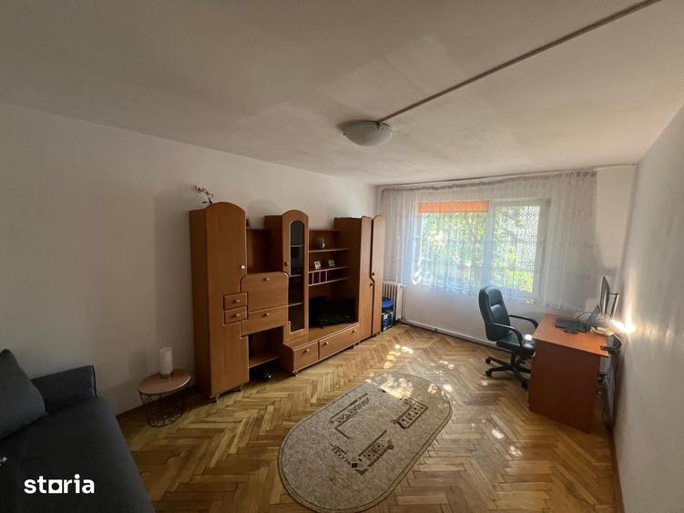 Garsonieră decomandată în Podu Roș