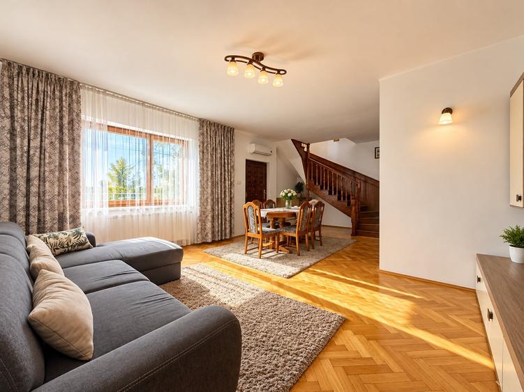 Duplex cu 5 camere cu Canalizare în Central