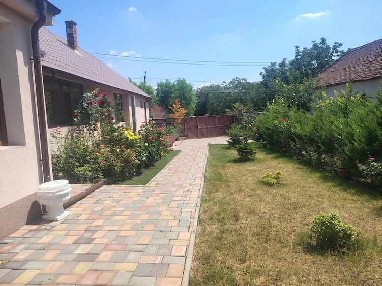 Casă cu 5 camere cu Teren 1300 Mp în Central