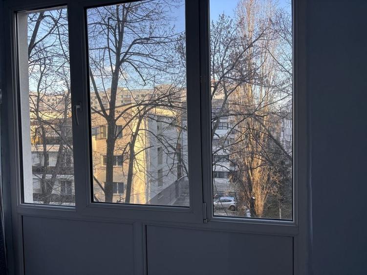Apartament cu 3 camere semidecomandat în Gorjului