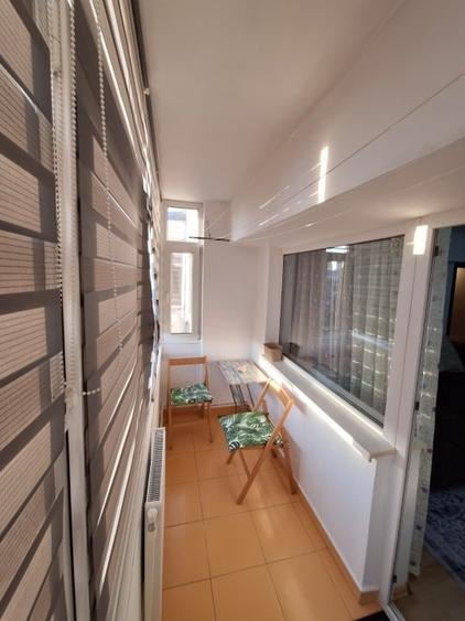 Apartament cu 3 camere semidecomandat, mobilat în Dacia