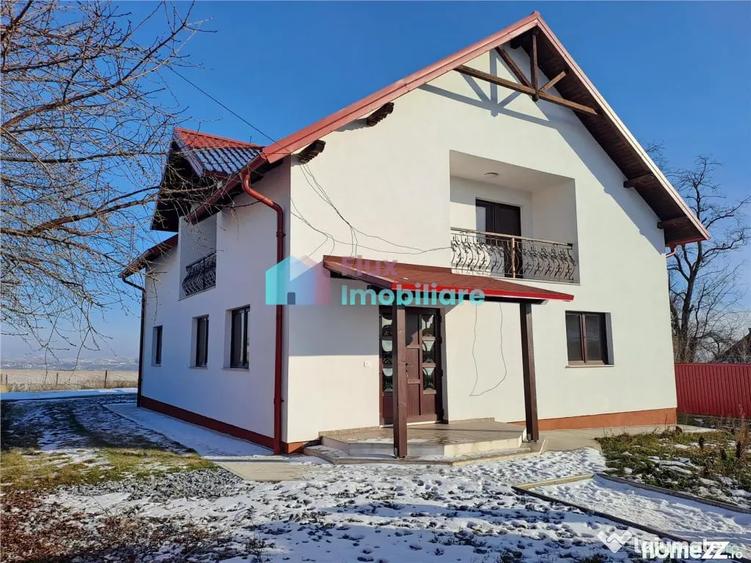 Casă cu 6 camere cu Teren 759 Mp în Liteni (Moara)