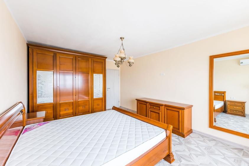 Apartament cu 3 camere semidecomandat în Intim