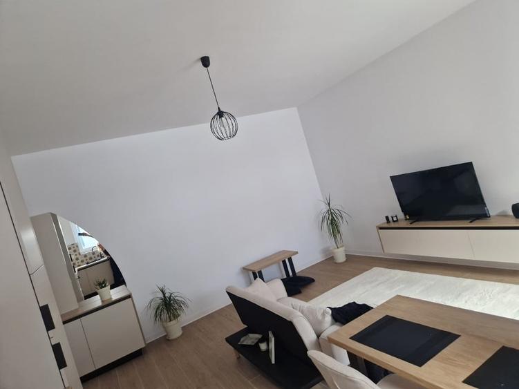 Apartament cu 2 camere decomandat, mobilat în Giroc