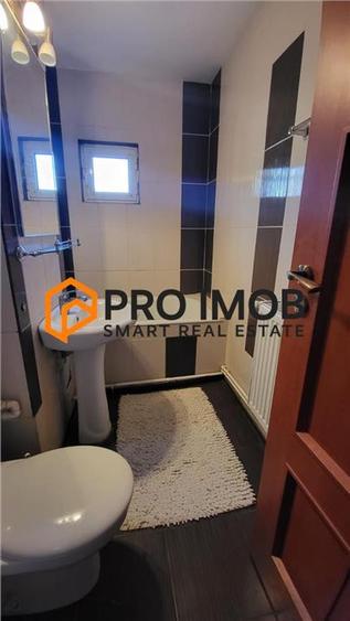 Apartament cu 3 camere decomandat, mobilat în Micro 3