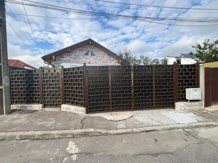 Casă individuală cu 4 camere cu Canalizare în Cățelu