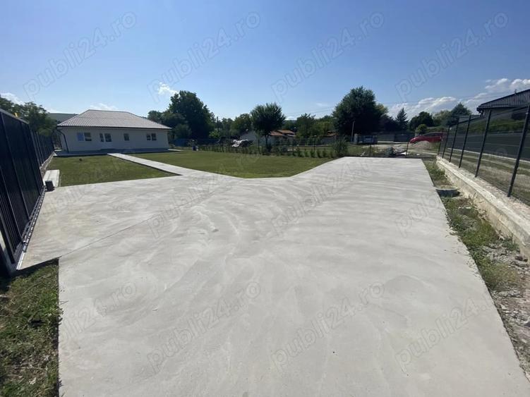 Casă cu 5 camere cu Teren 950 Mp în Josani