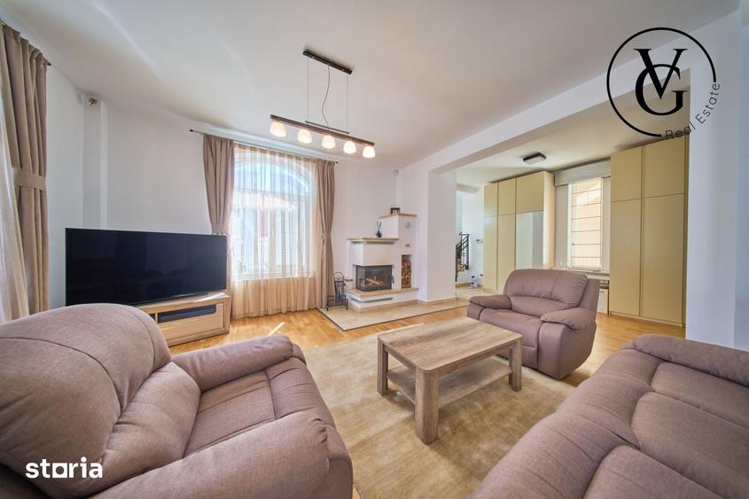 Casă cu 7 camere decomandat cu Teren 346 Mp în Central