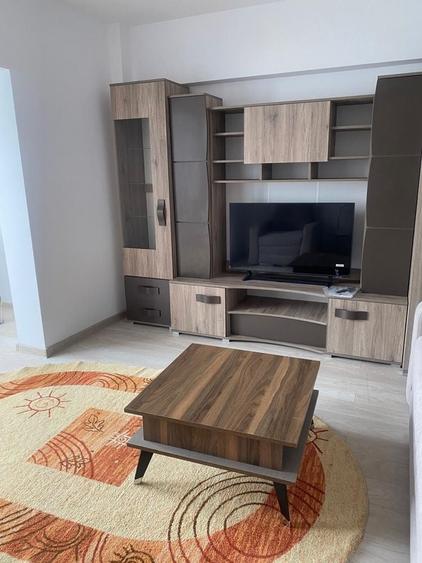 Apartament cu 2 camere decomandat în Podul de Fier