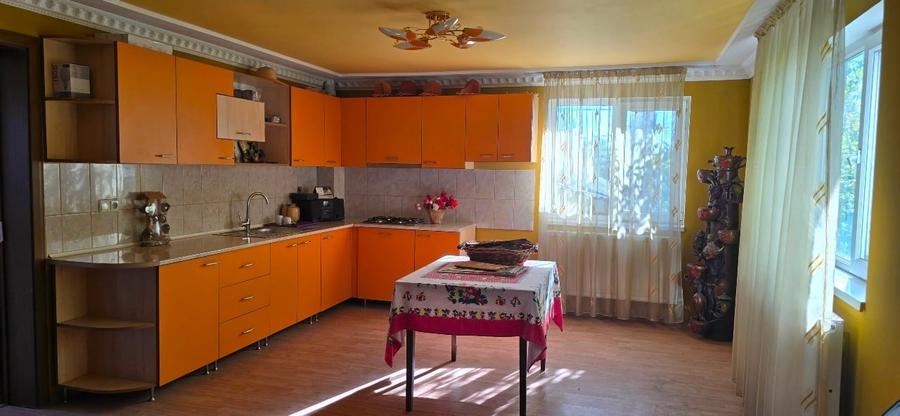 Casă individuală cu 5 camere cu Canalizare în Nord