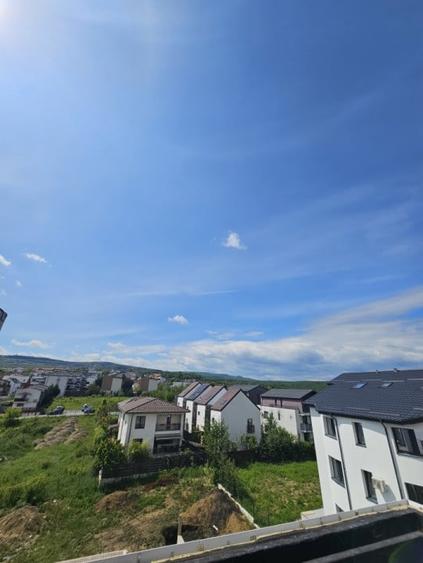 Apartament cu 3 camere decomandat în Europa
