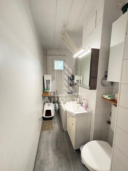 Apartament cu 3 camere semidecomandat, mobilat în Circumvalațiunii