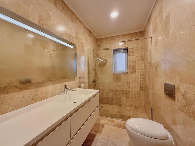 Duplex cu 5 camere cu Canalizare în Iancu Nicolae