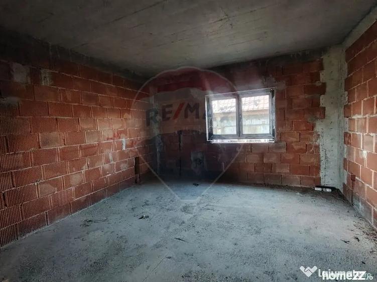Casă cu 7 camere cu Teren 1025 Mp în Ciușlea