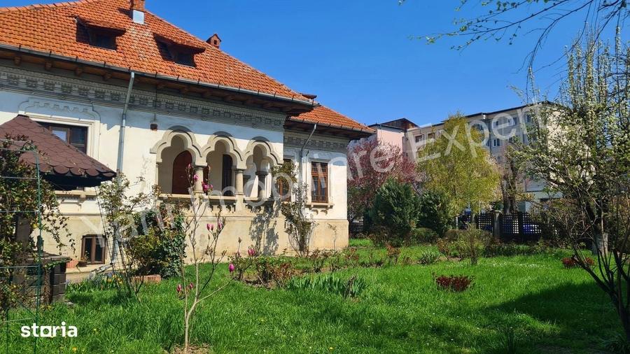 Casă cu 4 camere în Central