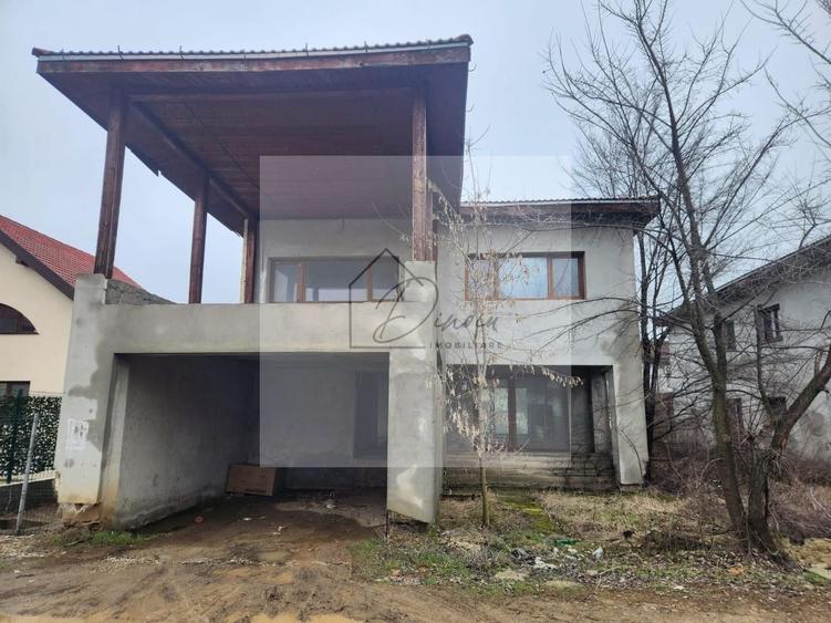 Casă individuală cu 6 camere cu Canalizare în Central