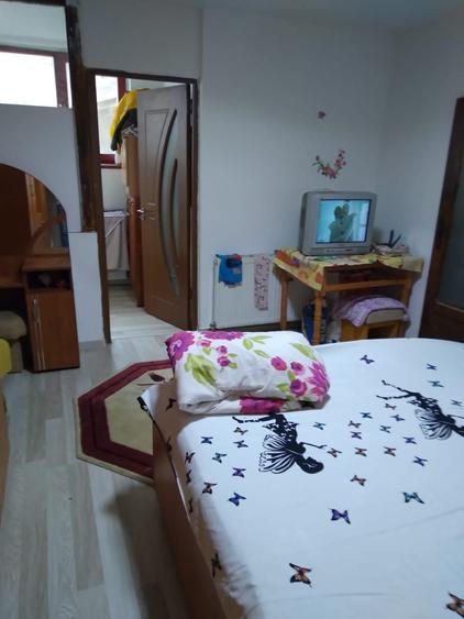 Apartament cu 2 camere semidecomandat în Piața Cluj