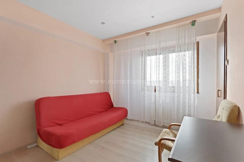 Apartament cu 3 camere decomandat în Central