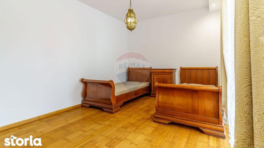 Apartament cu 3 camere, mobilat în Bună Ziua