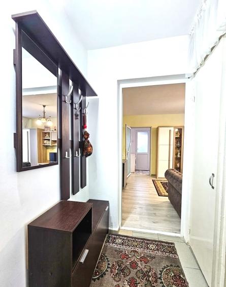 Apartament cu 2 camere semidecomandat în Mircea cel Bătrân