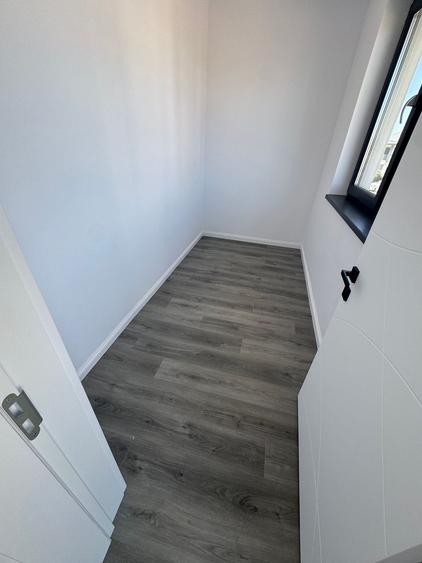 Casă individuală cu 5 camere cu Canalizare în Central