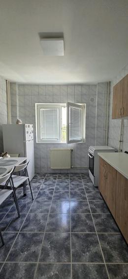 Apartament cu 2 camere semidecomandat, mobilat în P-ța Reșița