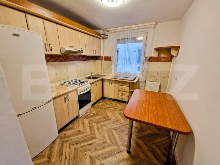 Apartament cu 3 camere decomandat, mobilat în Dacia