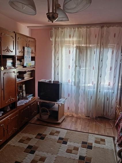 Apartament cu 2 camere decomandat în CET