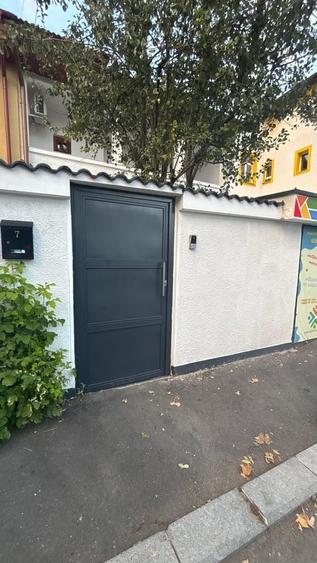 Casă cu 5 camere cu Teren 315 Mp în Eroii Revoluției